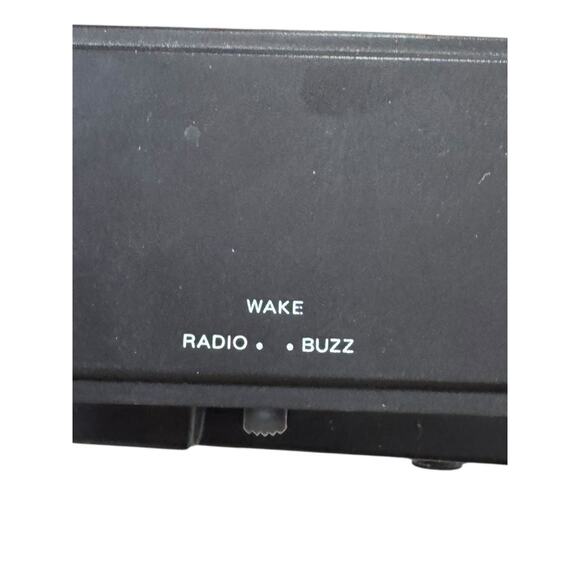 LLoyds FM/AM Electric Clock Radio - Picture 10 of 14